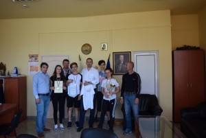 7f1112a0bea99c4137bb3db006656440_XL